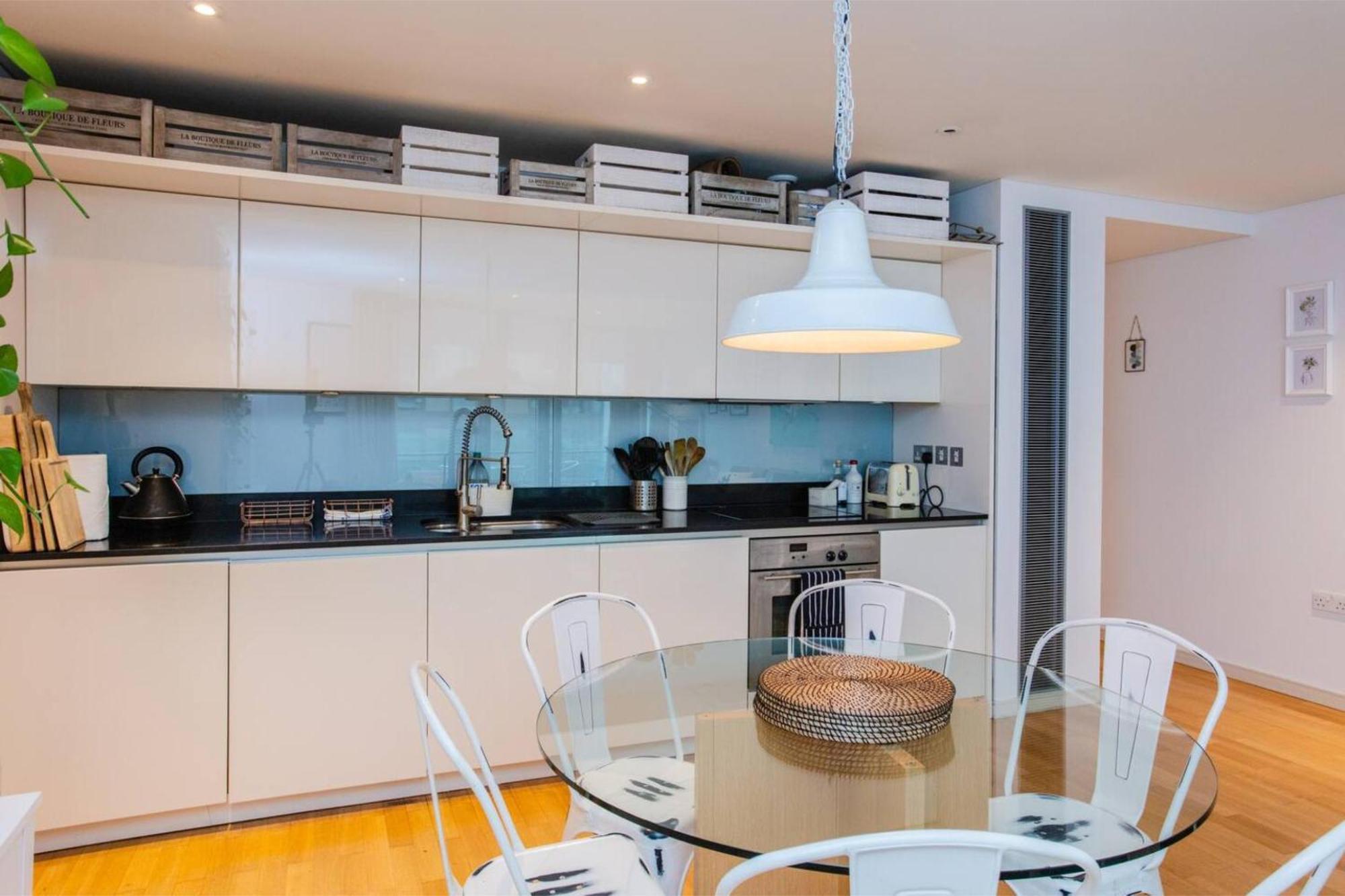 Modern 3 Bedroom Apartment In Paddington 런던 외부 사진
