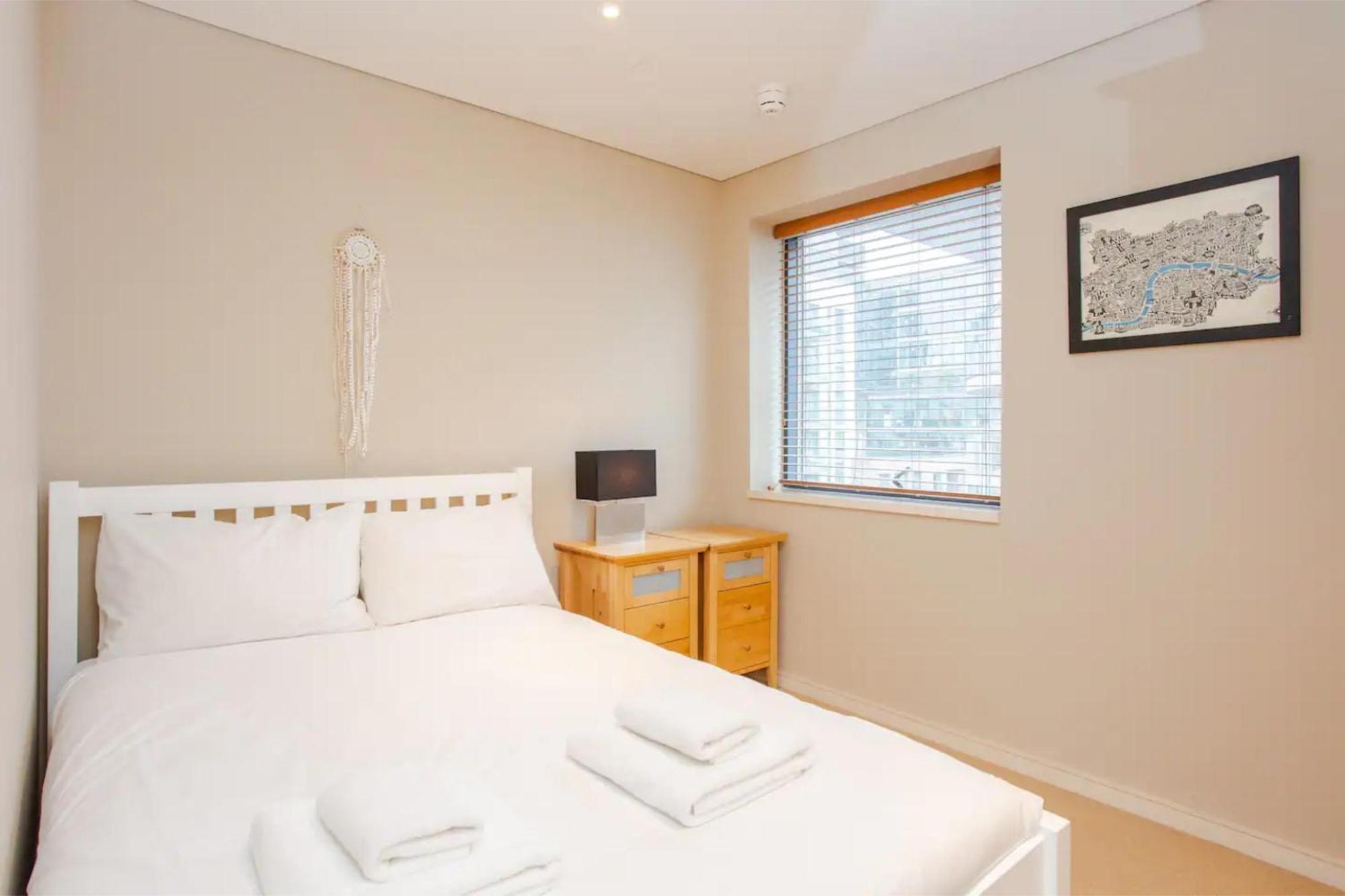 Modern 3 Bedroom Apartment In Paddington 런던 외부 사진