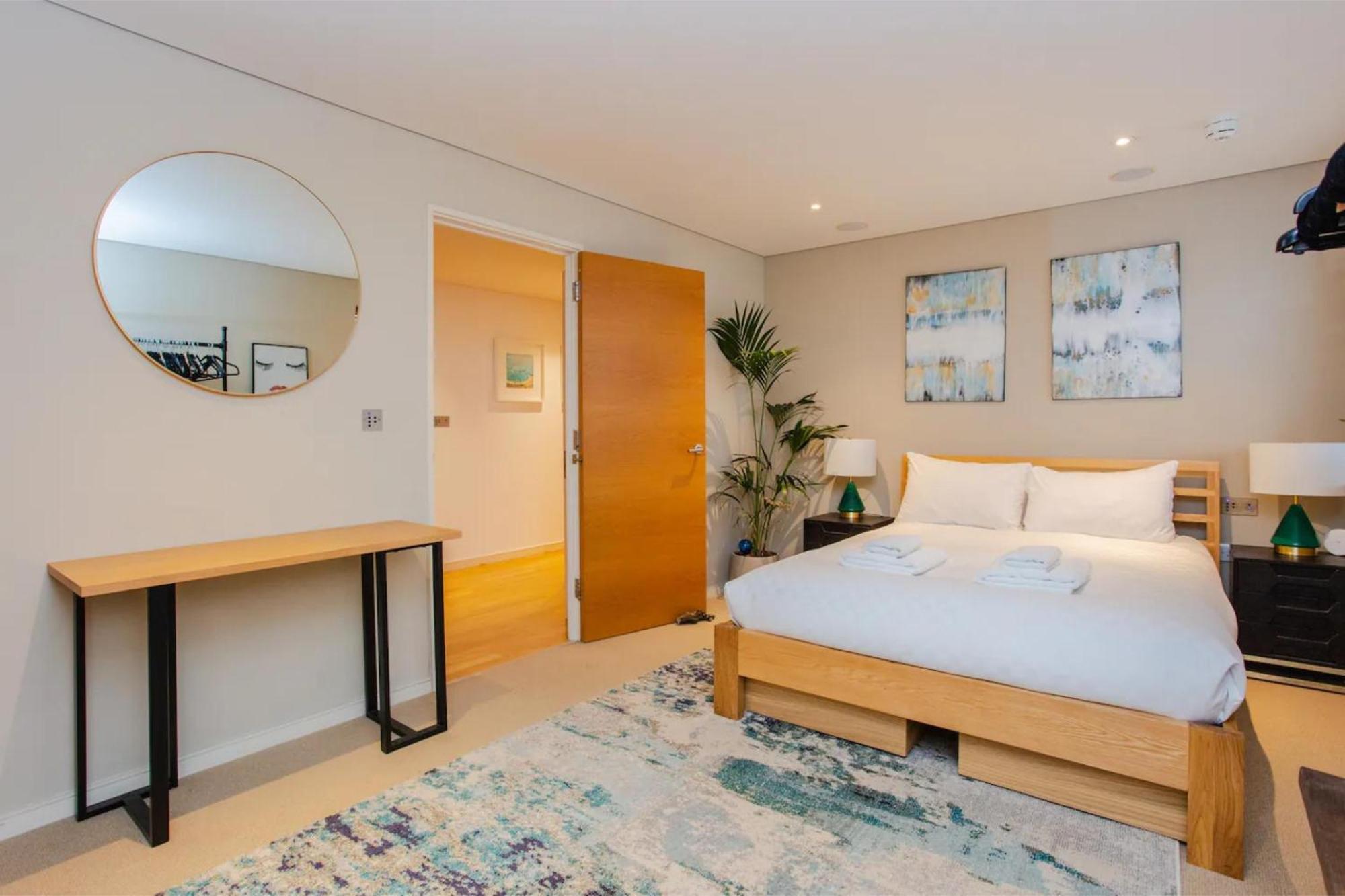 Modern 3 Bedroom Apartment In Paddington 런던 외부 사진