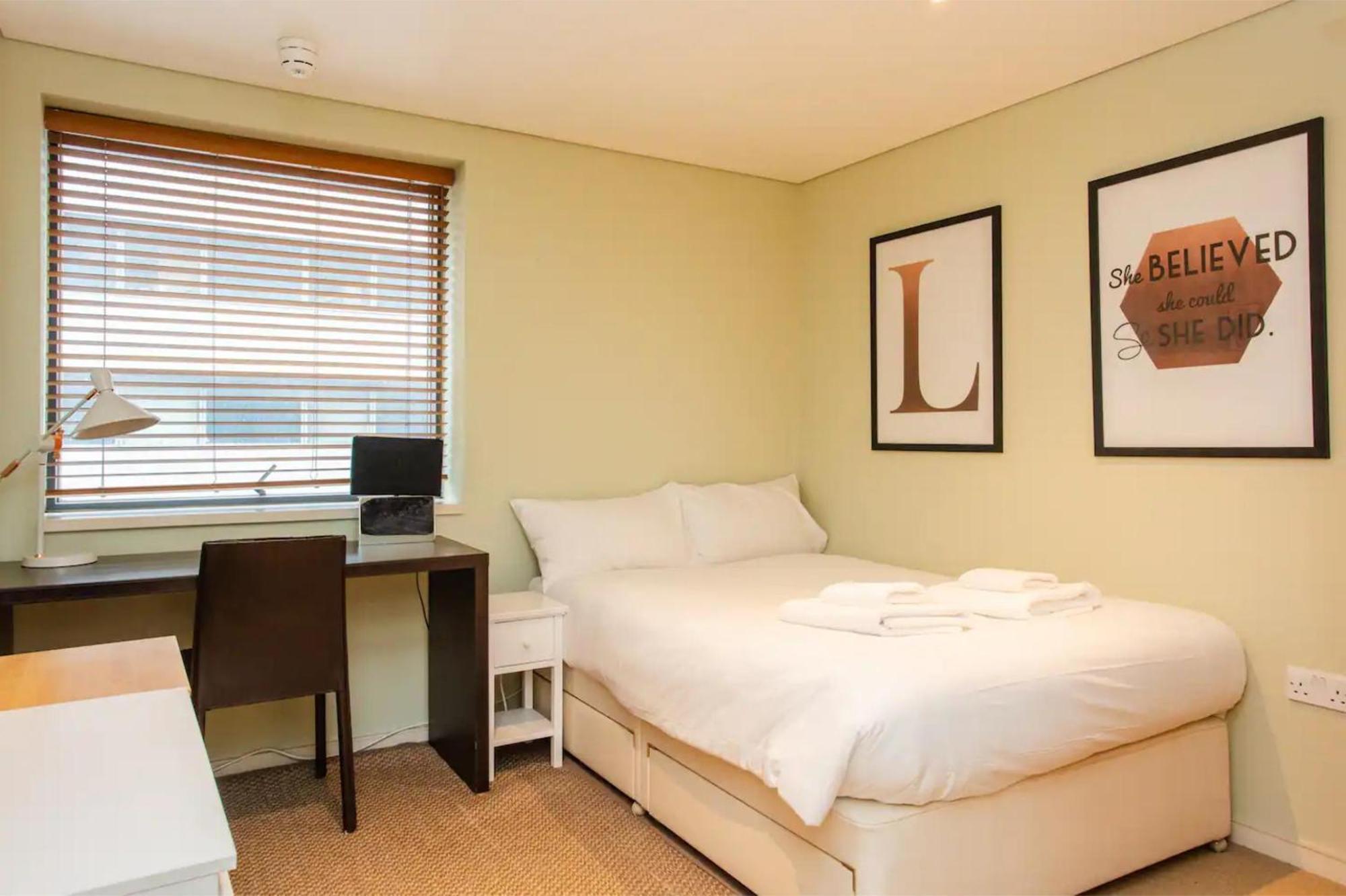 Modern 3 Bedroom Apartment In Paddington 런던 외부 사진