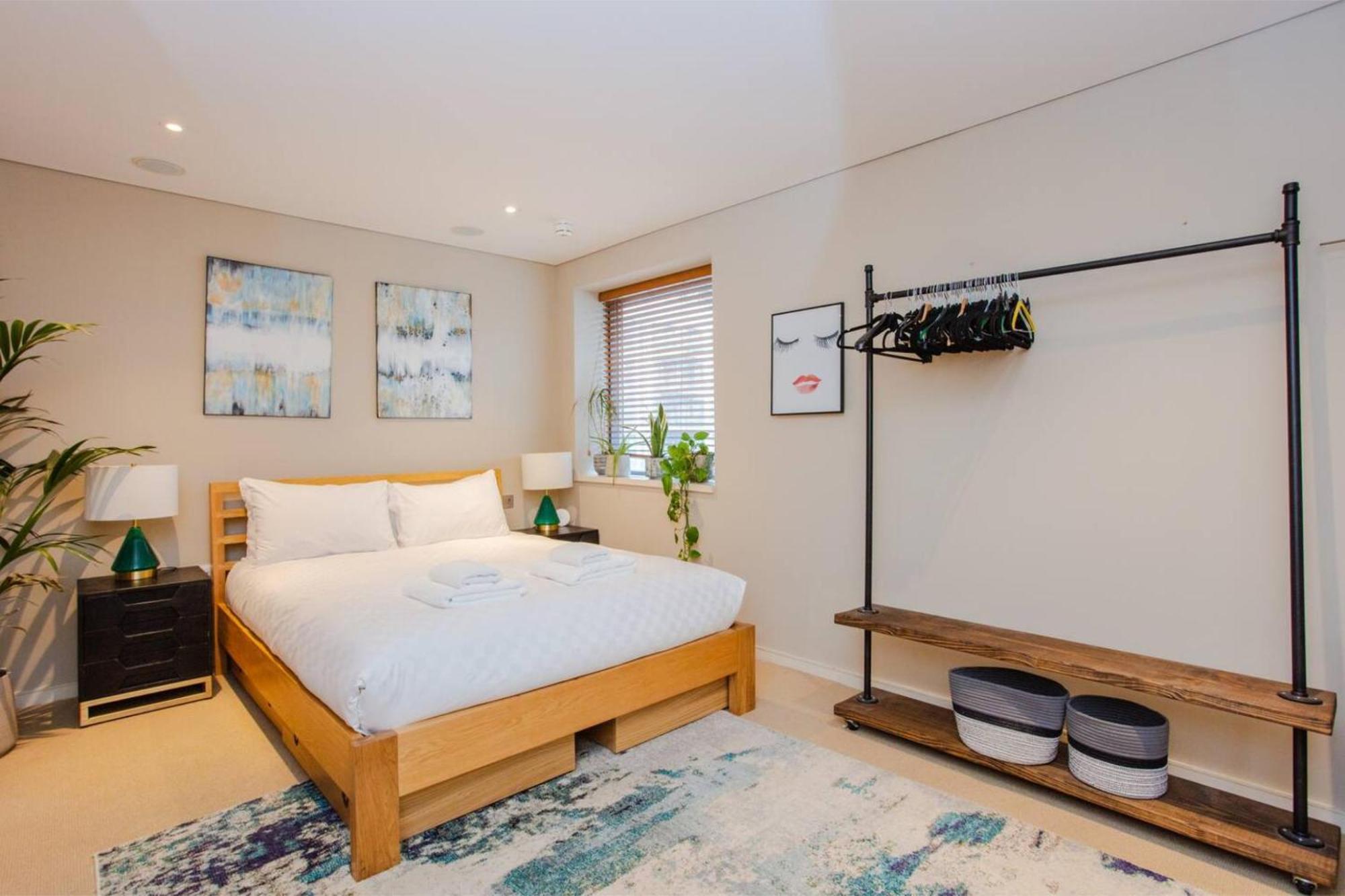 Modern 3 Bedroom Apartment In Paddington 런던 외부 사진
